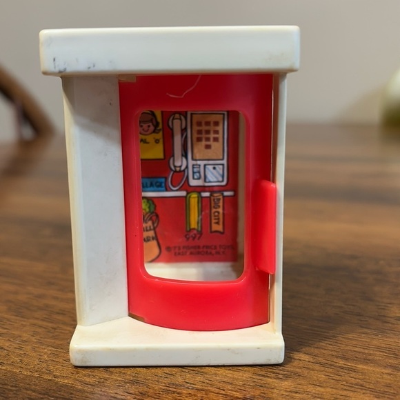 VINTAGE PRE OWNED FISHER PRICE LITTLE PEOPLE PHONE BOOTH WITH WORKING DOOR - Picture 2 of 11